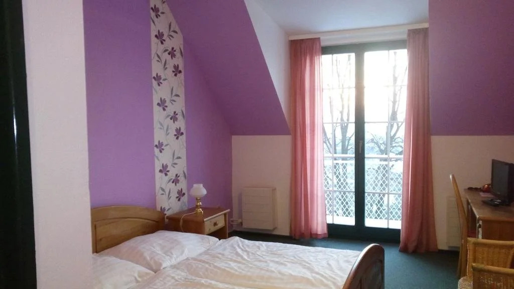Restaurant & Pension u Hradu