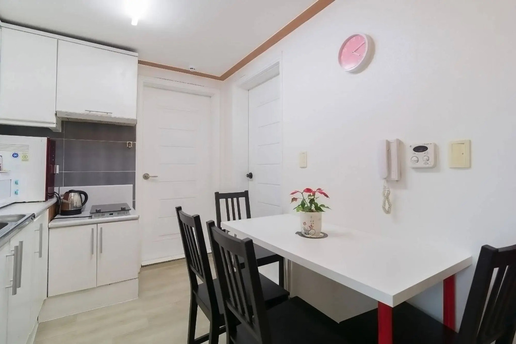 Nanu Guesthouse Pink Female Only (только для женщин)