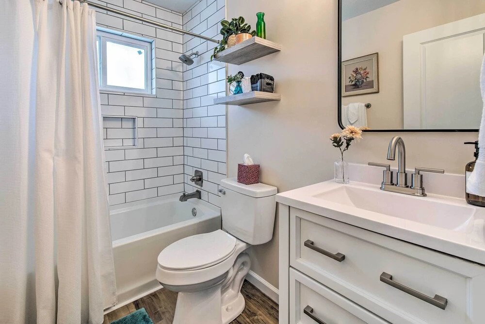 Stylish Vacation Rental - Walk to ISU