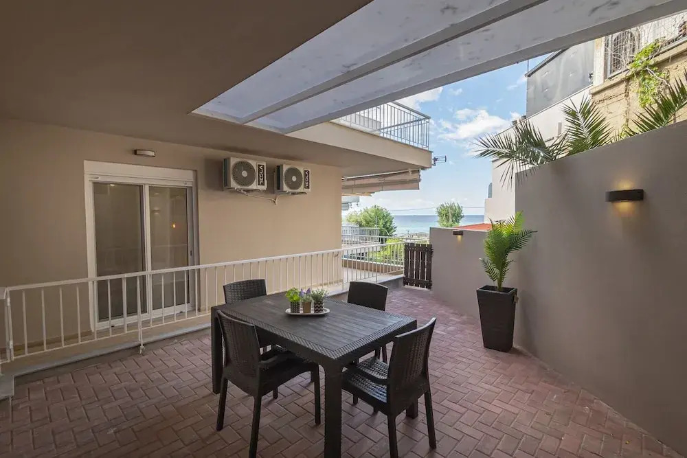 Sabbia Seafront Apartment 4 by Rentalspro