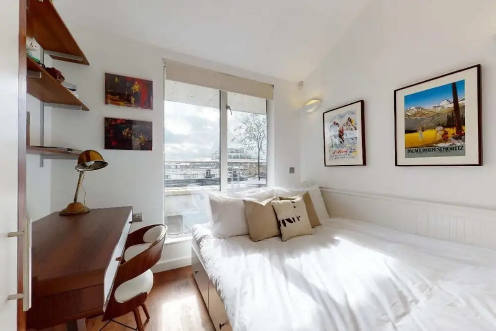 Short let - Penthouse Apartment With West-facing Terrace