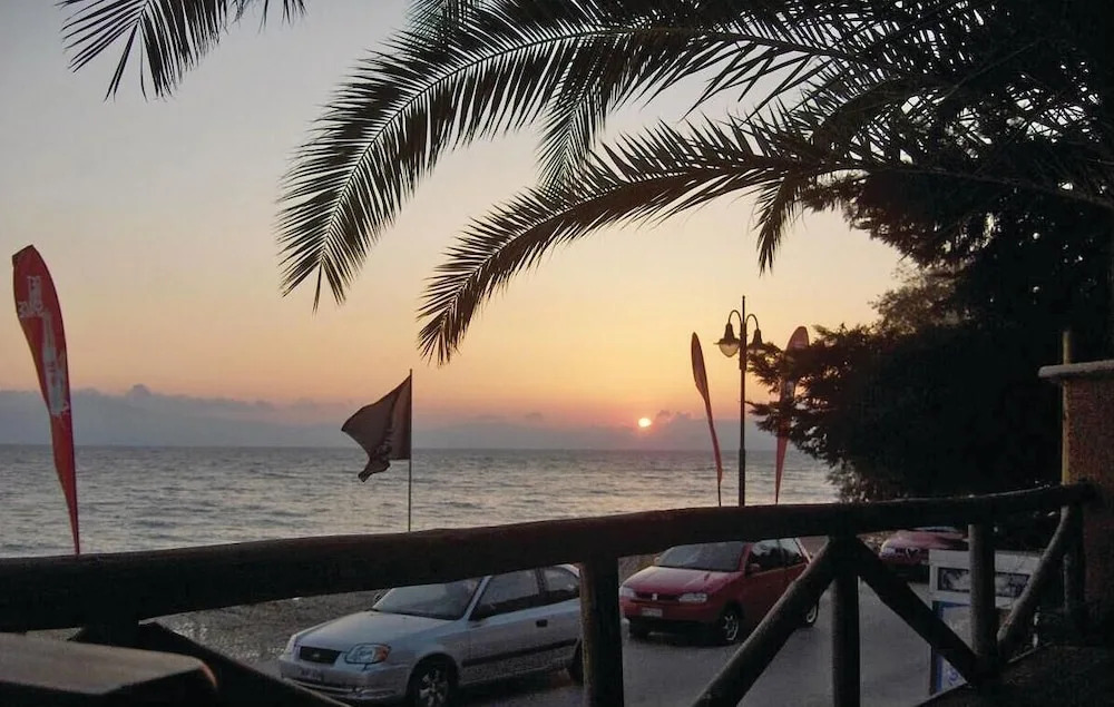 2 Bedroom Lovely Home In Kalamata