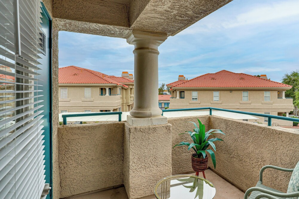 Long-term Ready! Green Valley Condo w/ Pool Access
