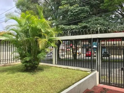 Mango Boulevard Hotel