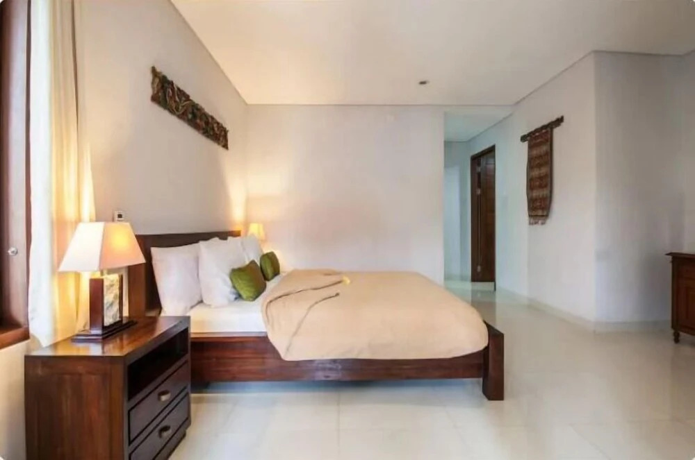 SMV - 3BedGRDN - V1 · 3BR Garden Villa Walk to Beach N Shops Legian