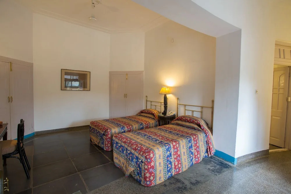 Shikarbadi Hotel