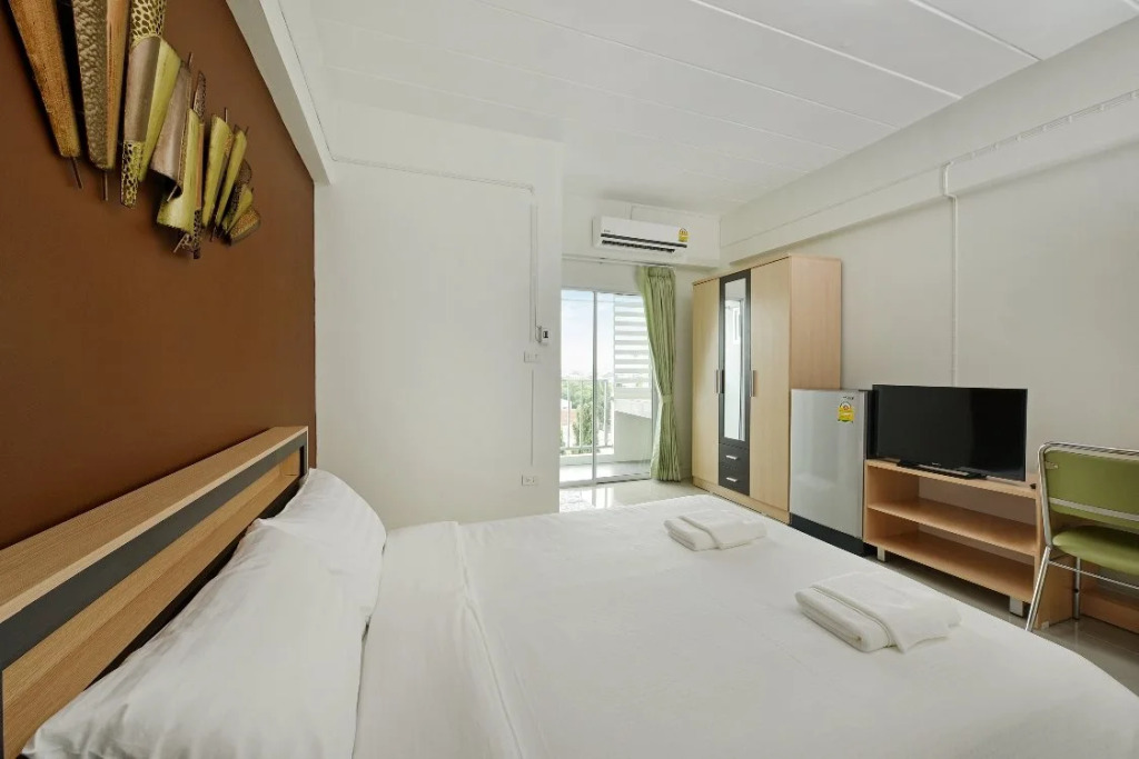 B32 Apartment