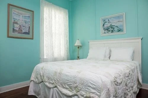 Blue Parrot Inn