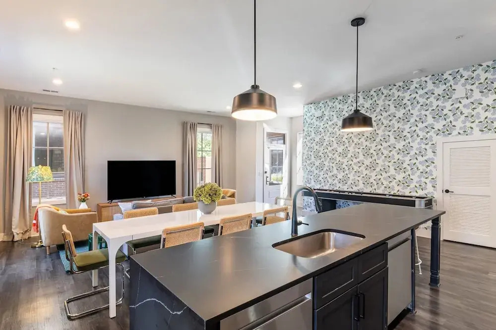 The Magnolia 10 - Avantstay Germantown w Private Balcony