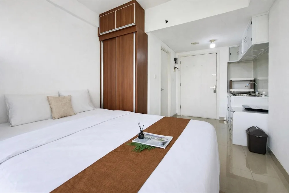 Comfy White Studio At Poris 88 Apartment