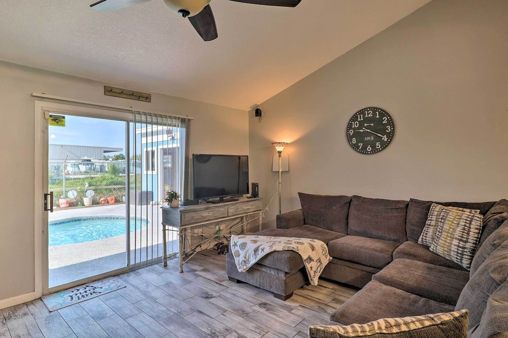 Jacksonville Home, Near Beach & Mayo Clinic!