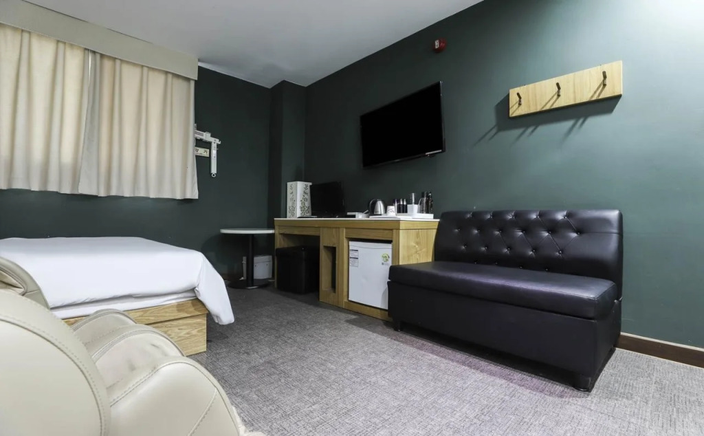 Iris Hotel