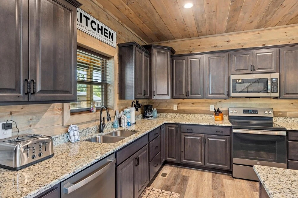 Victoria's Secrets 5 Bedroom Cabin by RedAwning