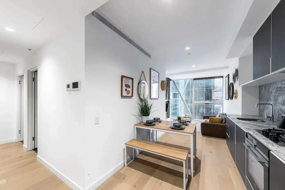 A Lovely Apt Right Next to Southern Cross Station