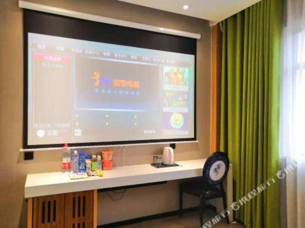 Square Circle Hotel（ ZhangHang Road store）