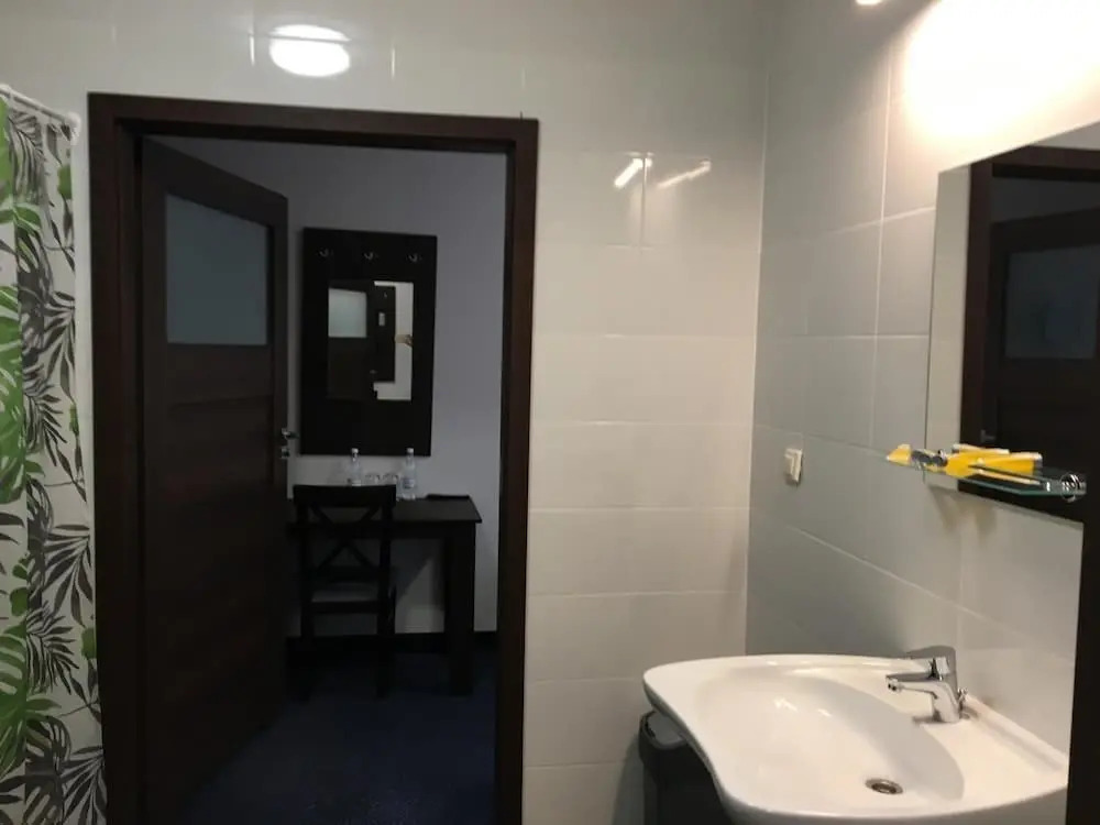 Baza Hotelowa Bobrowiecka 9