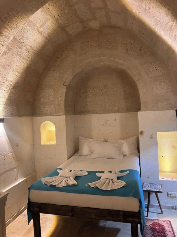 Uluyol Stone House