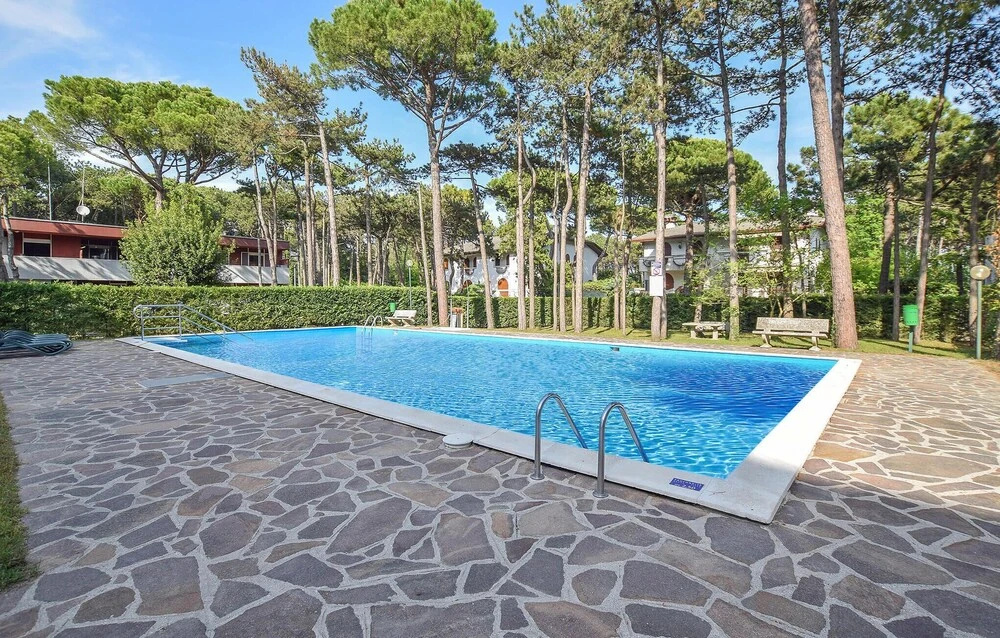 Awesome Apartment in Lignano Sabbiadoro With Outdoor Swimming Pool, Wifi and 4 Bedrooms