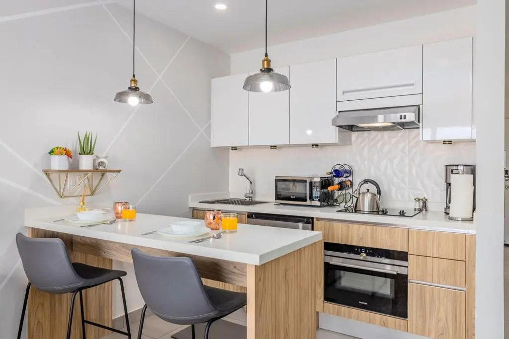 NEW Beautiful Aruban Studio Oceanfront