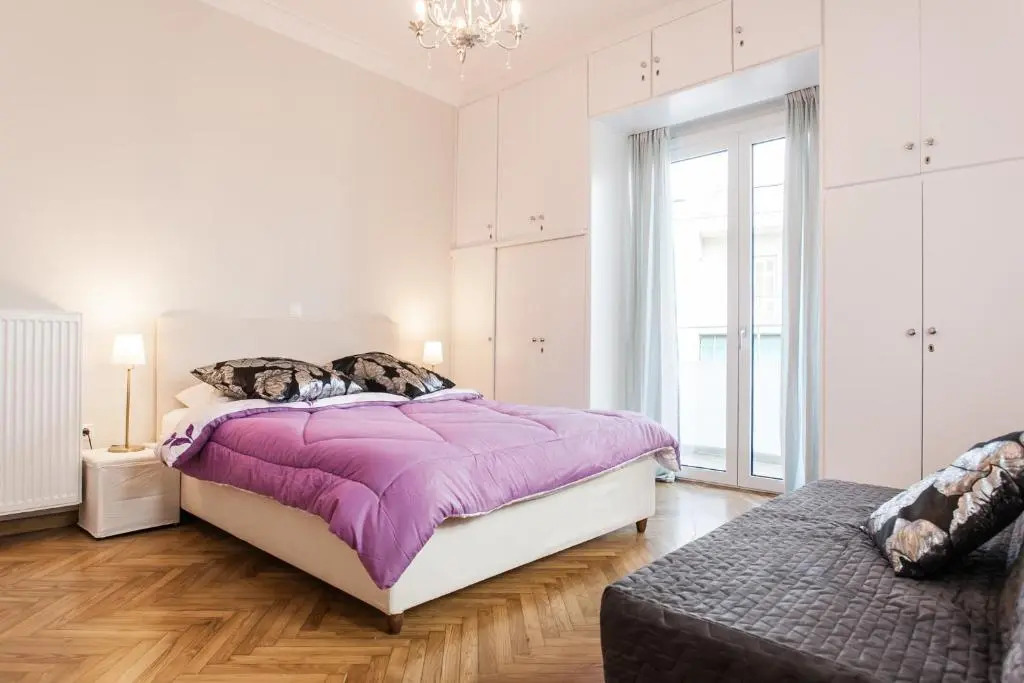 HIGHEND 2BDR Full APT/ IDEAL LOCATION (and Netflix)