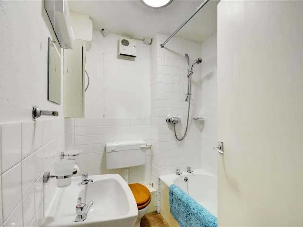 Welcoming Apartment With Terrace in St. Ives, Near the Beach