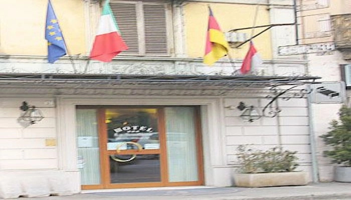 River Hotel