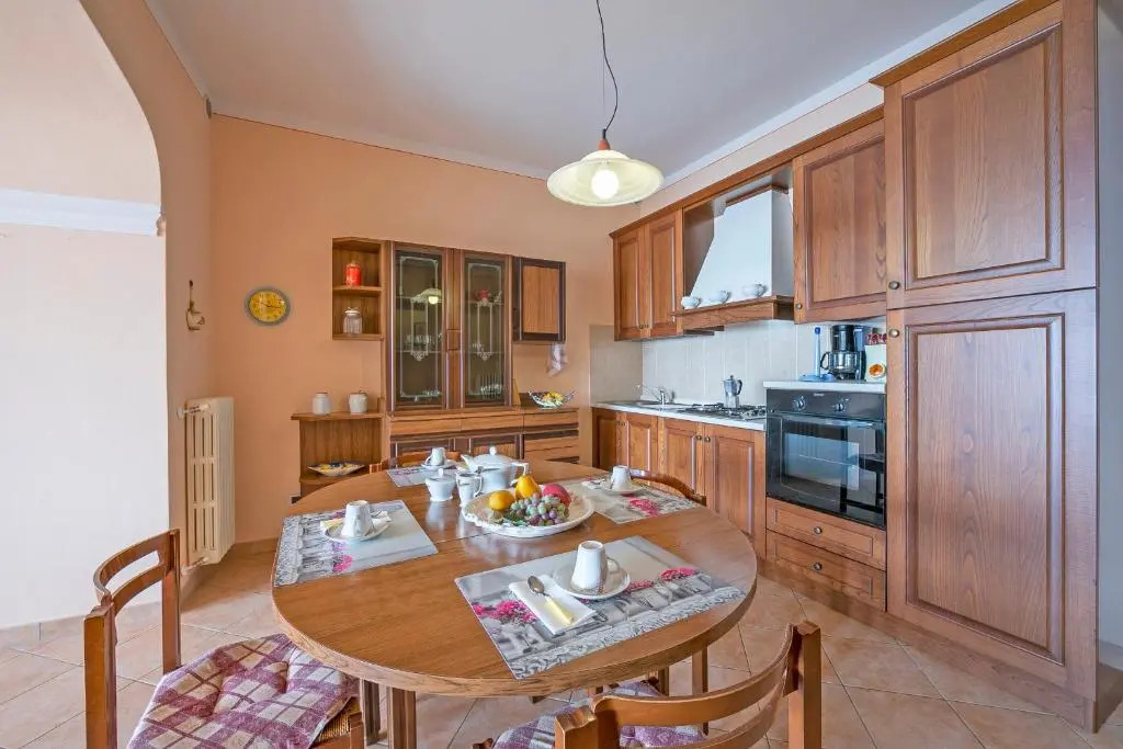 Angela -Terrace & beautiful View lake - Happy Rentals