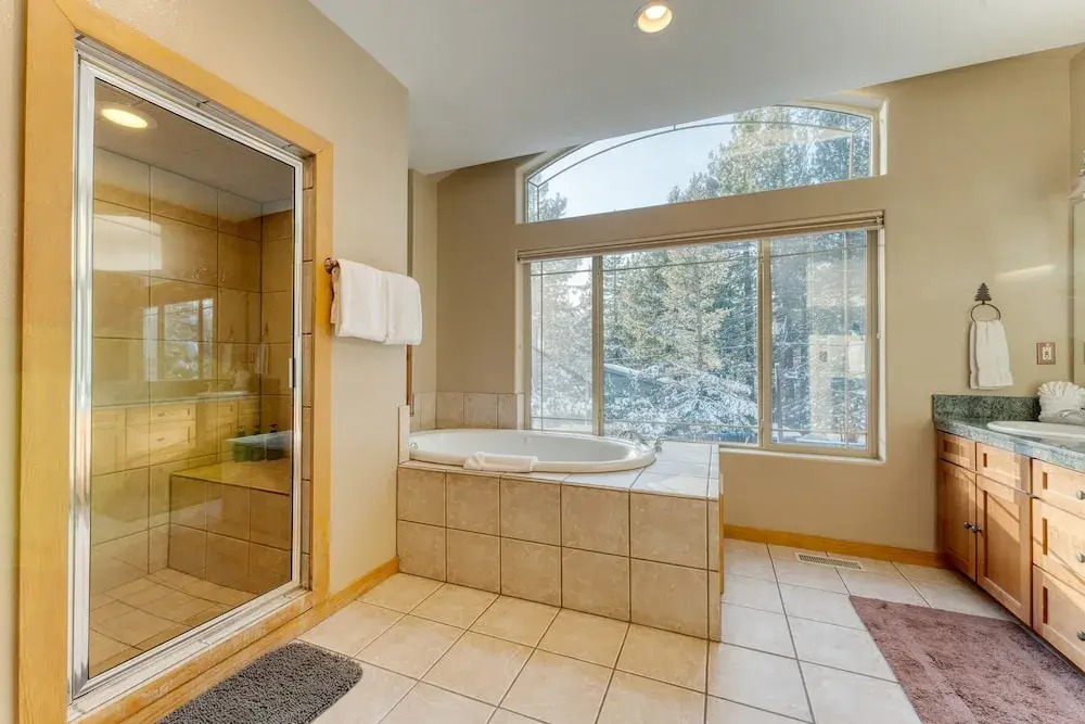 Cherry Hills Spacious Tahoe Cabin With Deck Fireplace Open Interiors