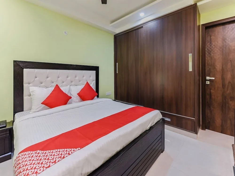 OYO 22585 Flagship Sumit House