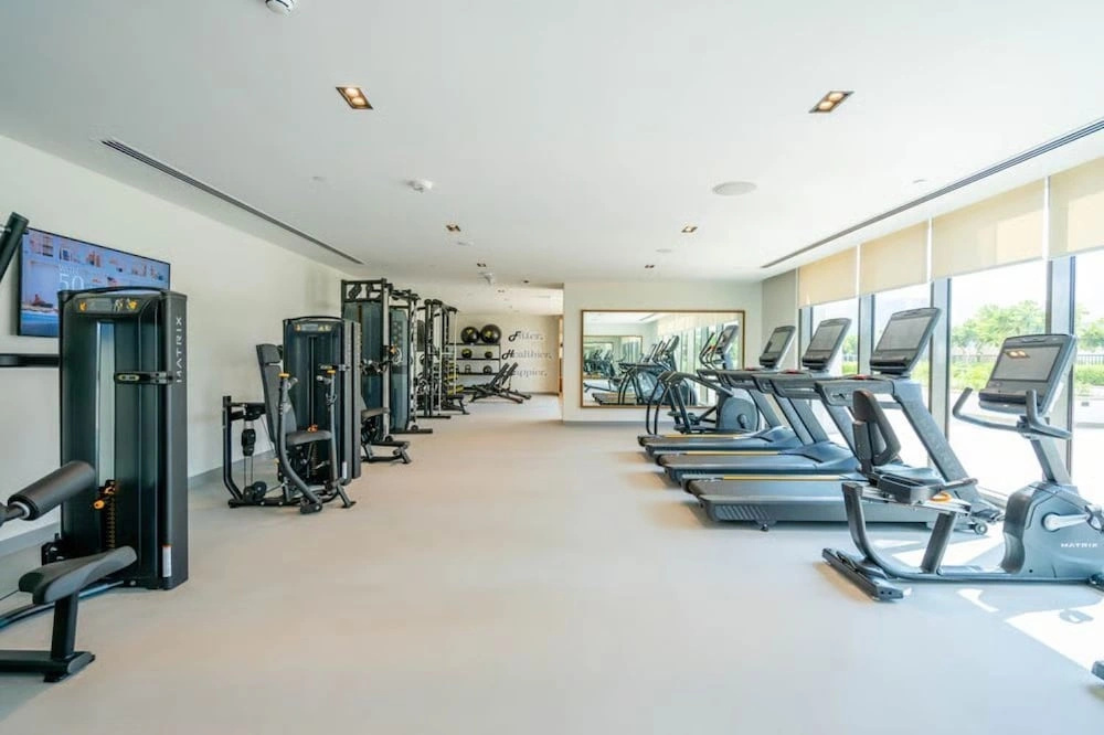 1 BR Apt Luxury at Burj Crown