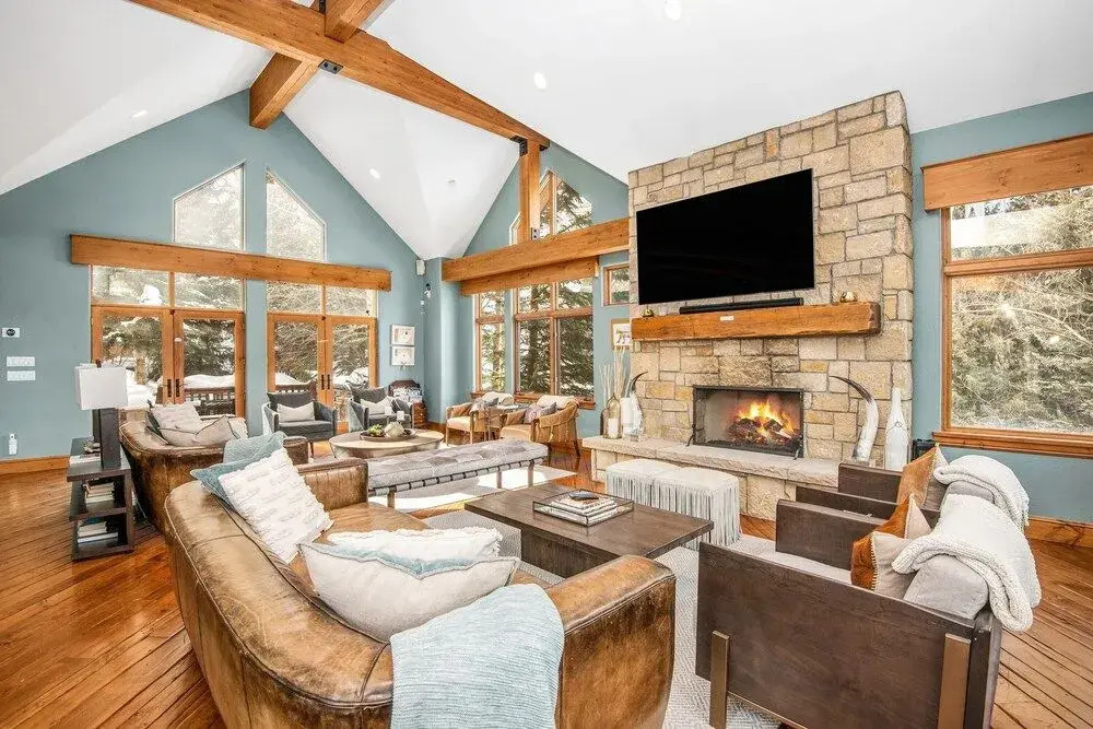 Lupine Residence 5 Bedroom Home by RedAwning
