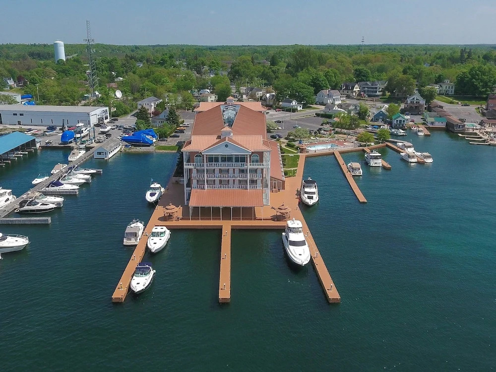 Riveredge Resort Hotel