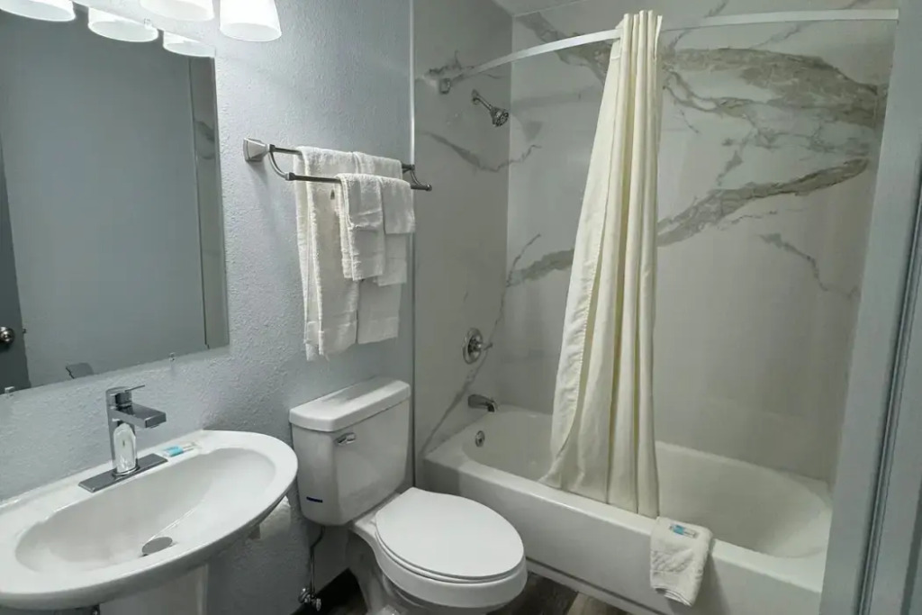 Days Inn by Wyndham Gainesville Hospital - University Area