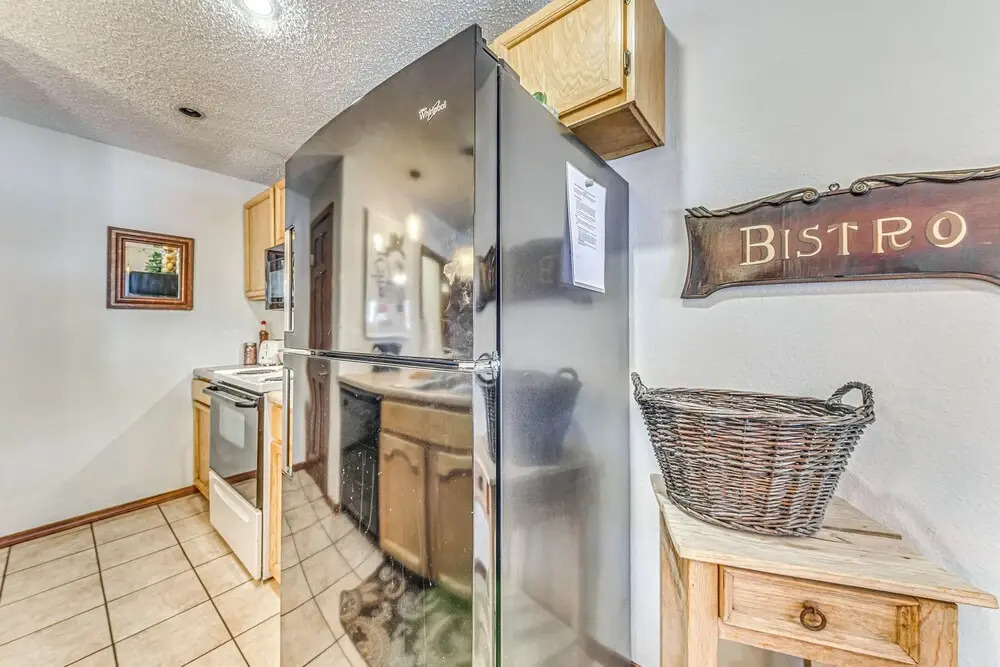 Condo w/ Hot Tub ~ 4 Miles to Ruidoso Winter Park!