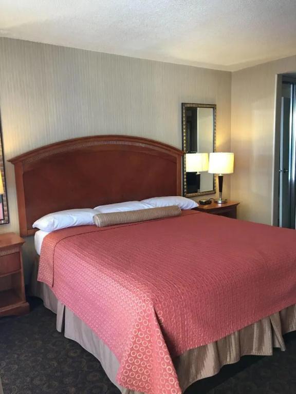 Royal Pacific Motor Inn
