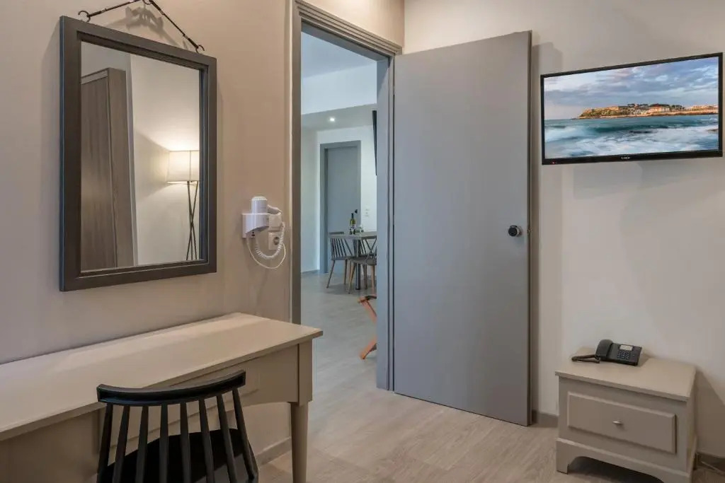 Lefkoniko Icarus Suites
