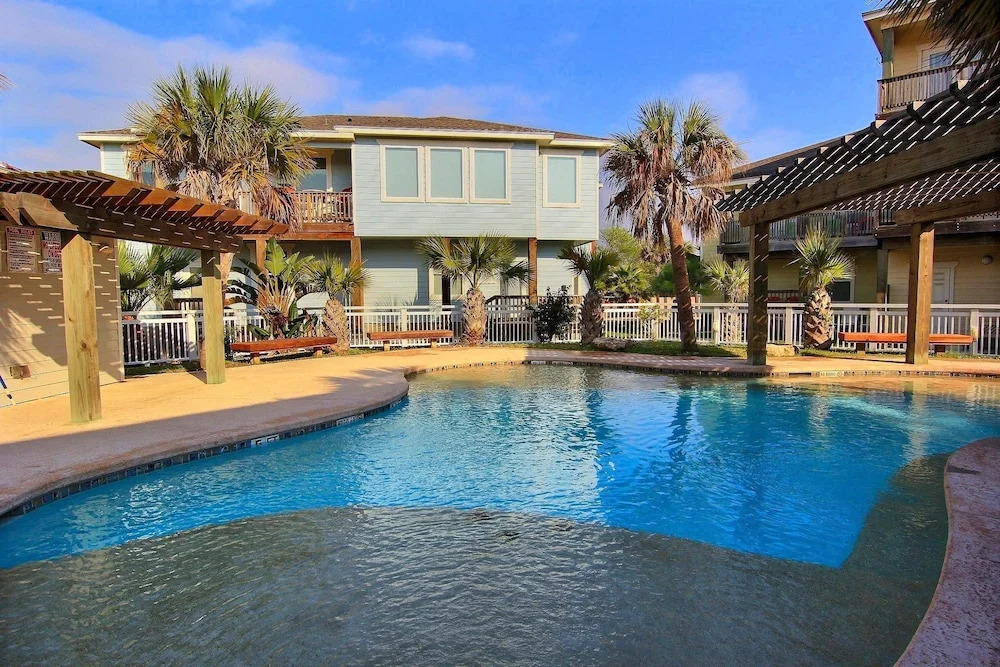 Sea Breeze 3 Bedrooms 3 Bathrooms Condo