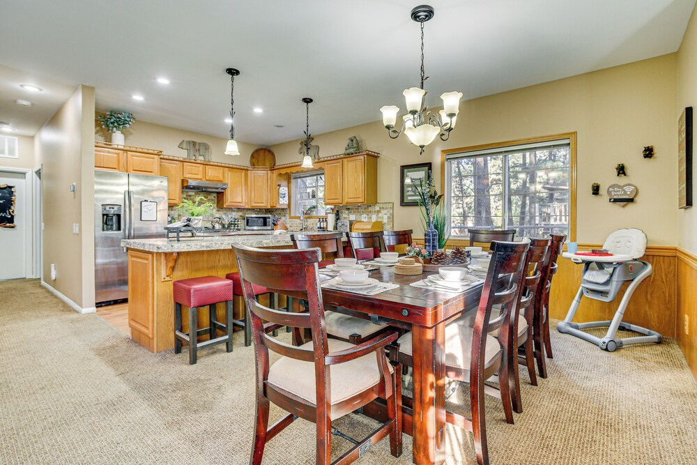 Family-friendly Home w/ Hot Tub in Big Bear!