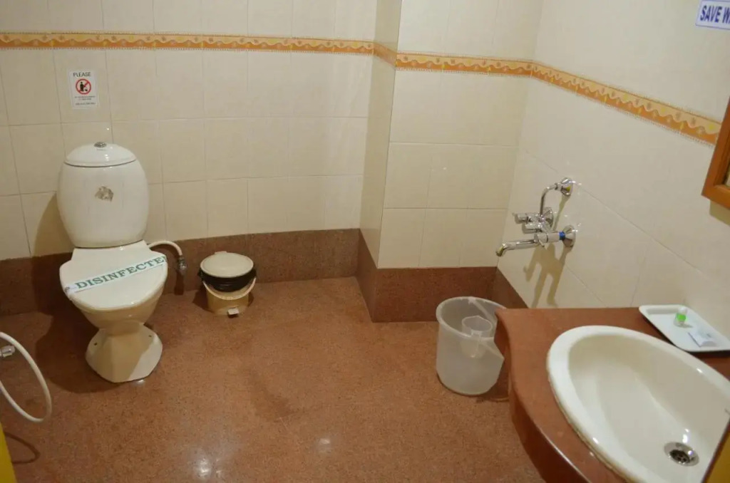 4 BHK Guest house in Conevnt Road, Kodaikanal(5D65), by GuestHouser