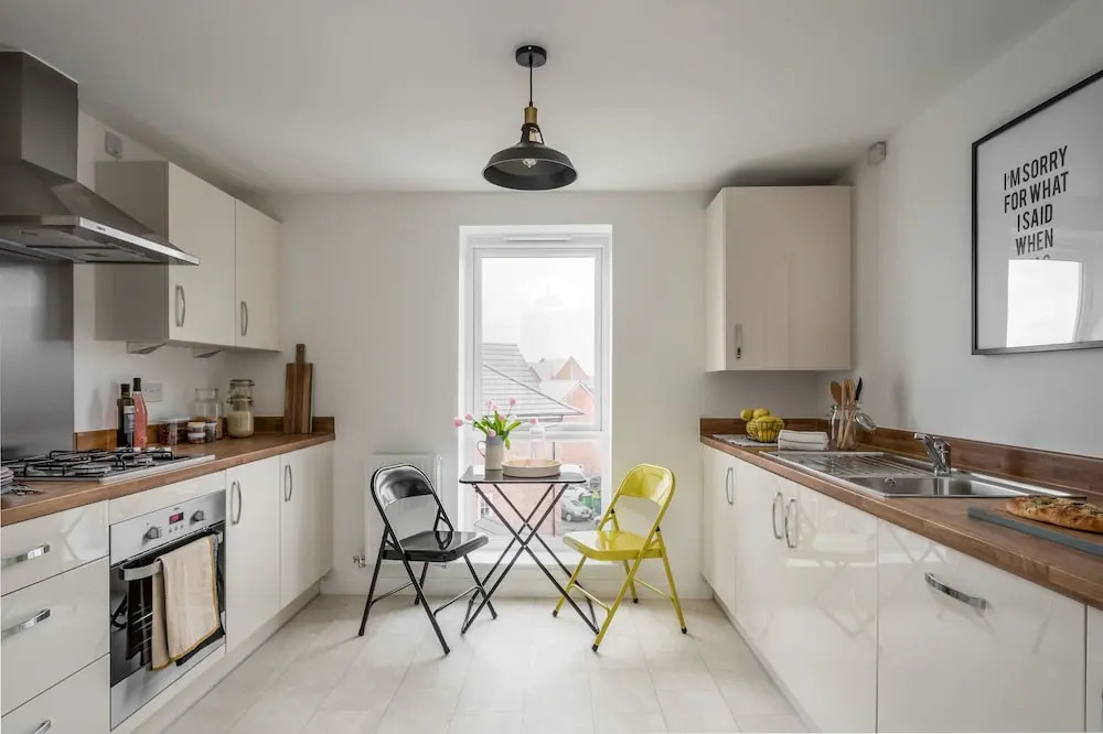 Canalside Scandinavian - Parking & Netflix