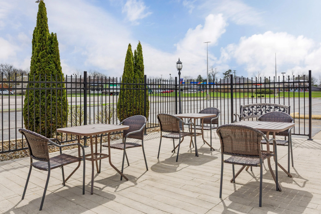 Red Lion Inn & Suites Bucyrus North