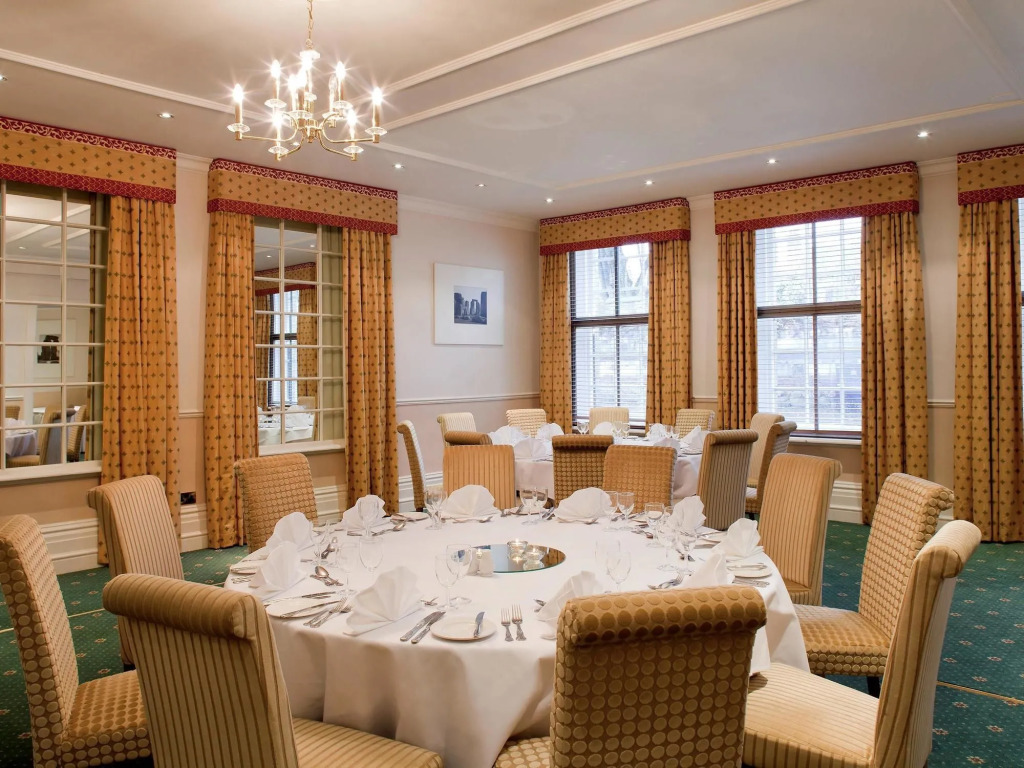 Mercure Salisbury White Hart Hotel & Apartments
