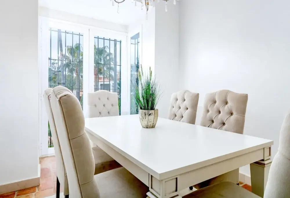 Lap- 3 bed Apartment on the Beach. Families Only