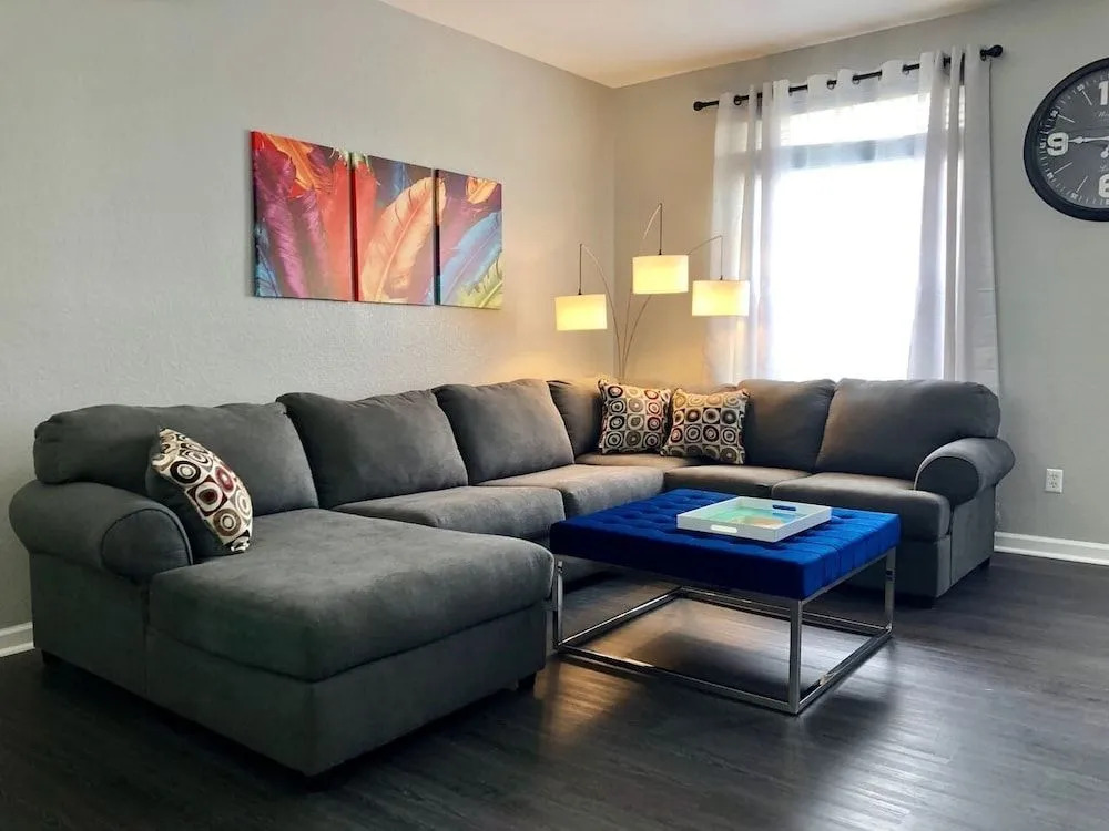 Tideview 166 · NEW Ultra Modern & Super Clean 3 Full Suites