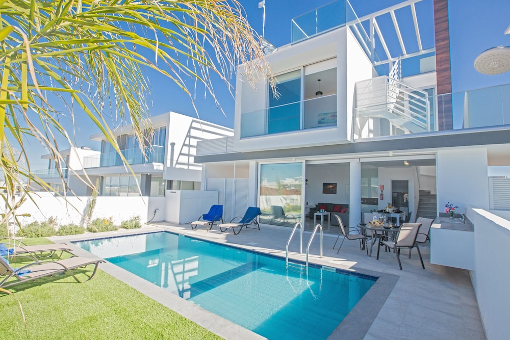 Villa Prol25, Beautiful 2bdr Protaras Villa With Pool, Close to Fig Tree Bay