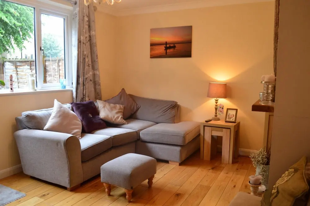 2 Bedroom Maisonette With Garden in Bow