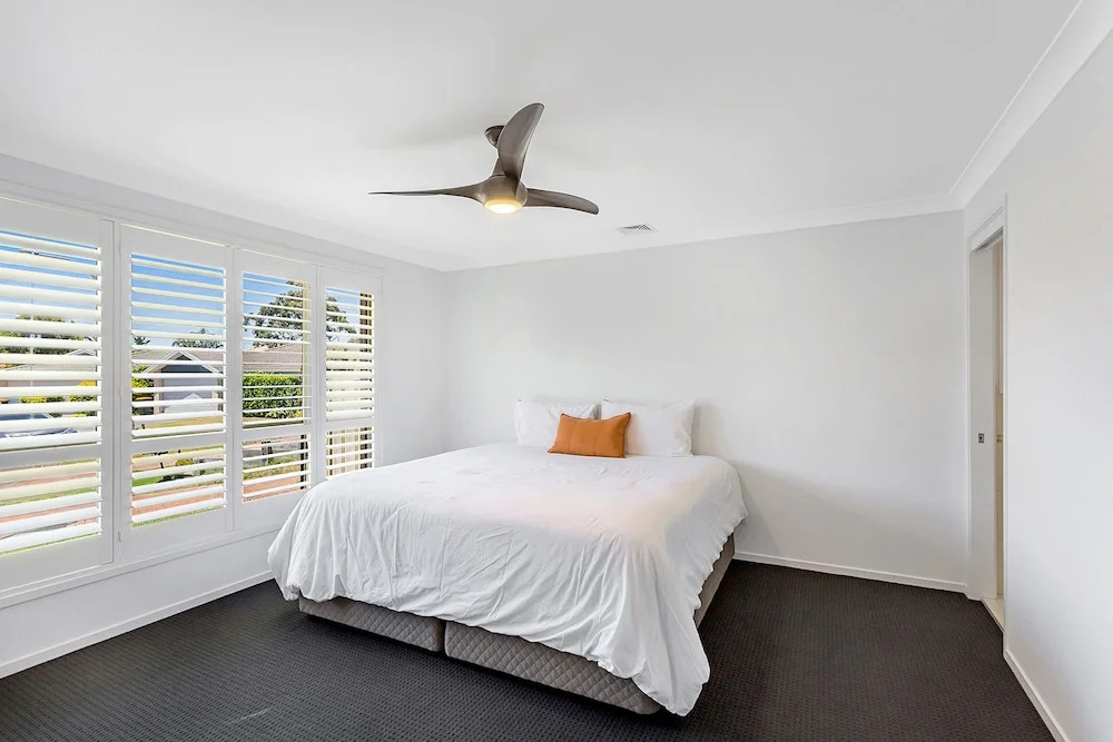 The Porthole, 4