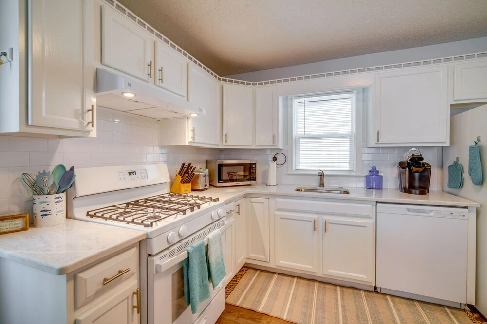 Pet-Friendly Villas Vacation Rental: Walk to Bay