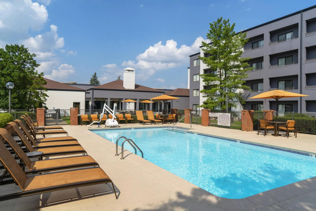Courtyard by Marriott Louisville East