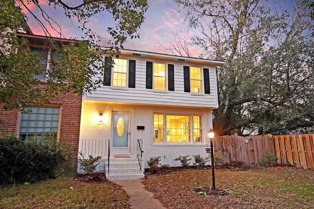 High-End Townhouse, Near Beach, Dining, Downtown townhouse